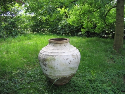 Antieke wijnvaas ± 120 cm hoogte, ± 85 cm diameter