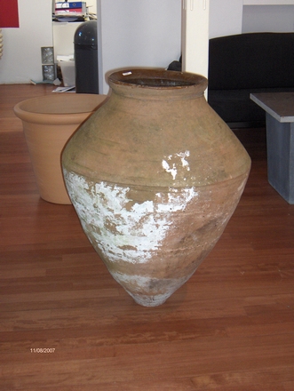 antieke puntvaas 94 cm hoogte, 80 cm diameter