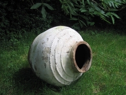Antieke wijnvaas ± 120 cm hoogte, ± 85 cm diameter